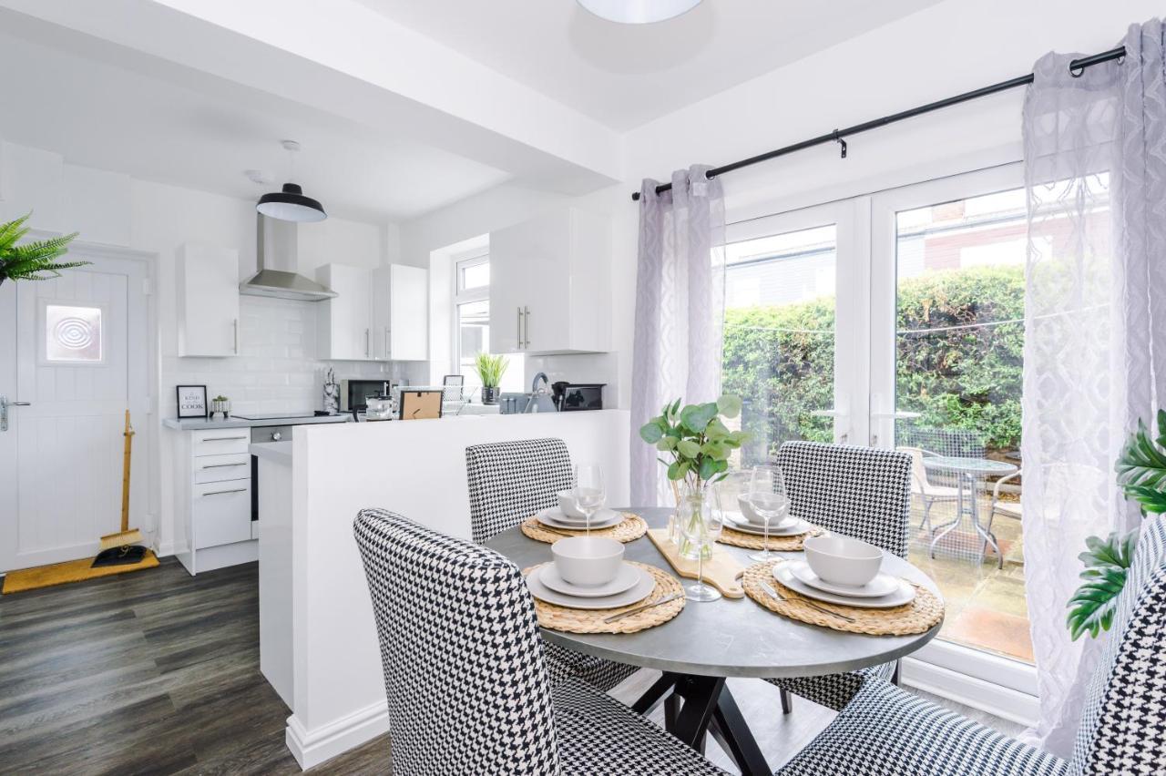 Welcoming 3 Bed Home, 10 Mins From Chester Races And Zoo Saughall Kültér fotó