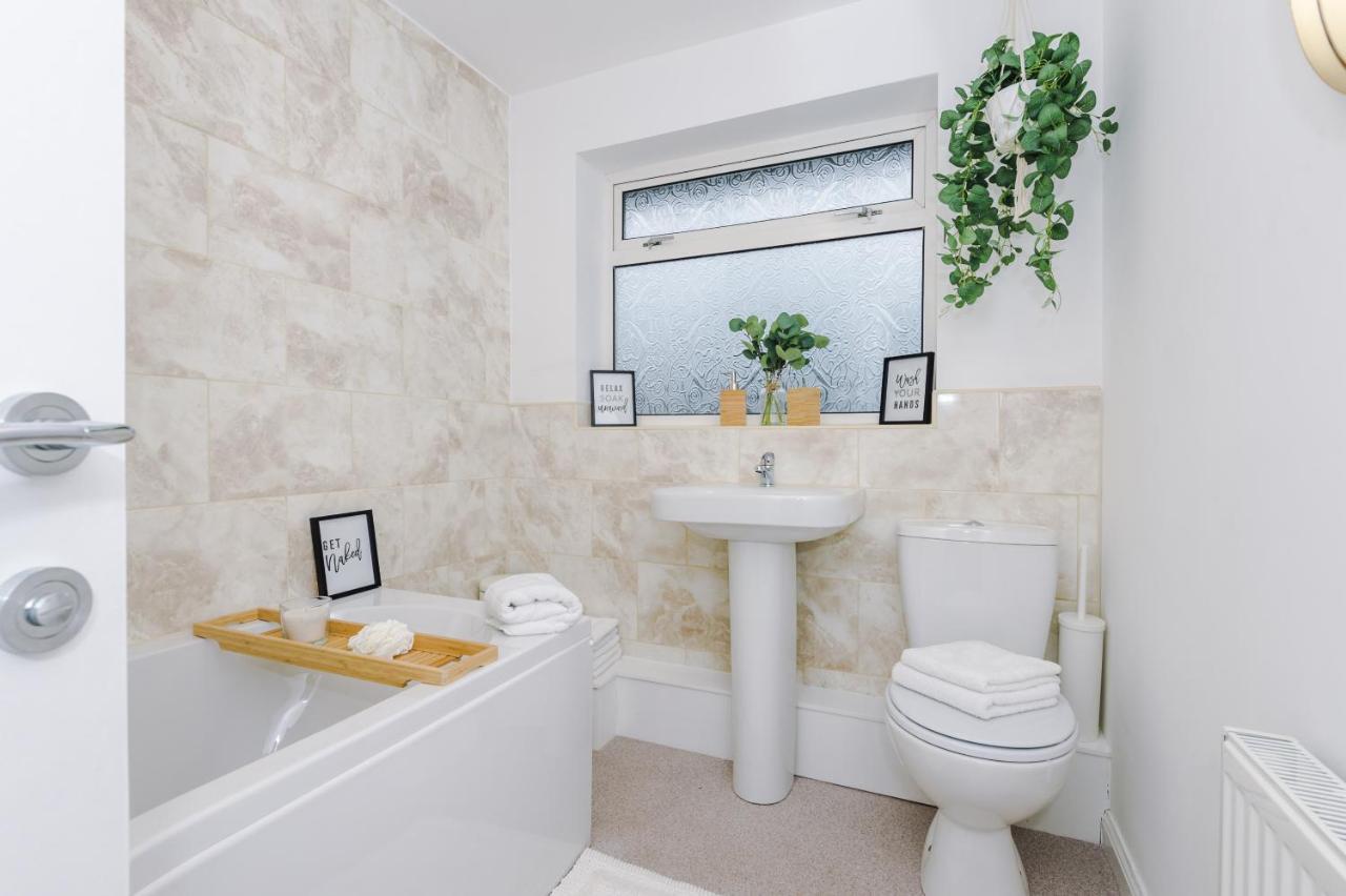Welcoming 3 Bed Home, 10 Mins From Chester Races And Zoo Saughall Kültér fotó