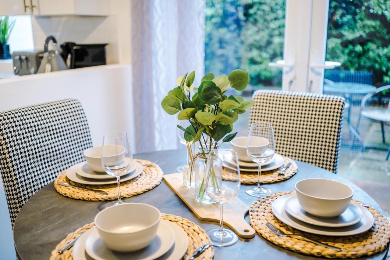 Welcoming 3 Bed Home, 10 Mins From Chester Races And Zoo Saughall Kültér fotó